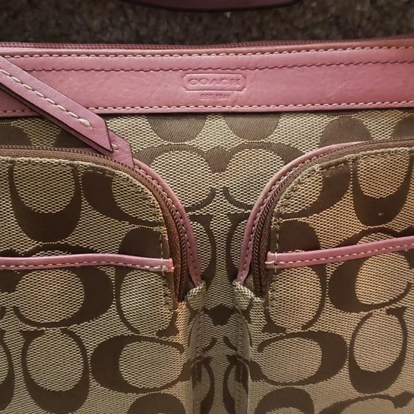Coach pink lined shoulder bag and wallet set - Picture 2 of 11